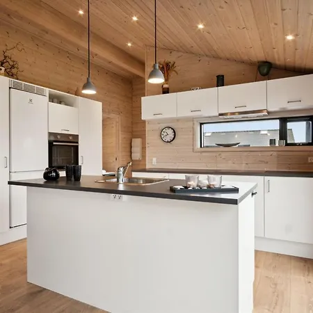 Ehmi - 750m From The Sea By Interhome *